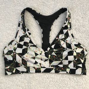 VS Black & white w/ paint splatter sports bra, M